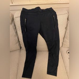 Navy Lululemon workout leggings
